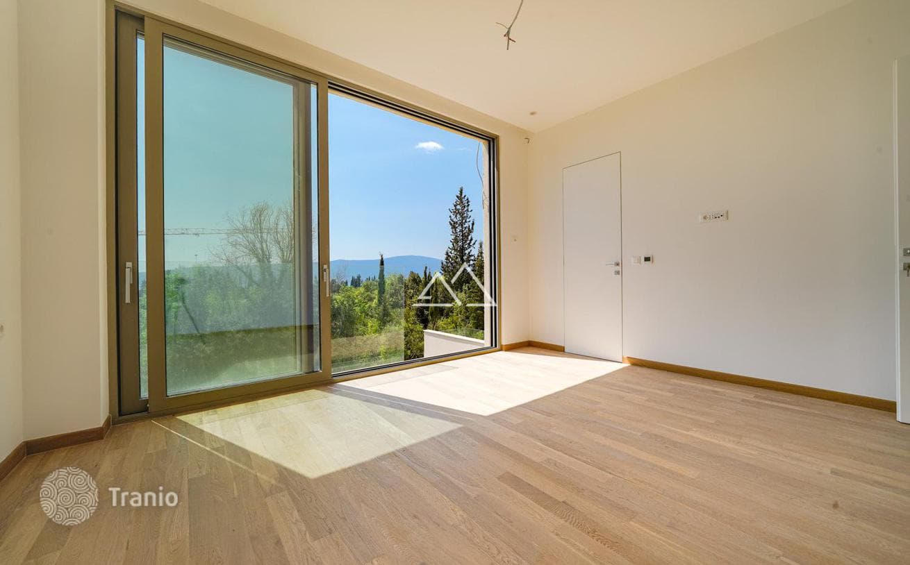 2-Bedroom Townhouse with Garage in Tivat, photo 5