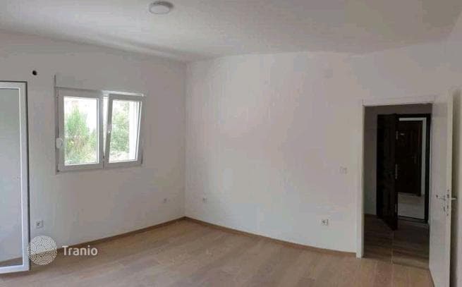 Apartment with Terrace and Mountain View in Igalo