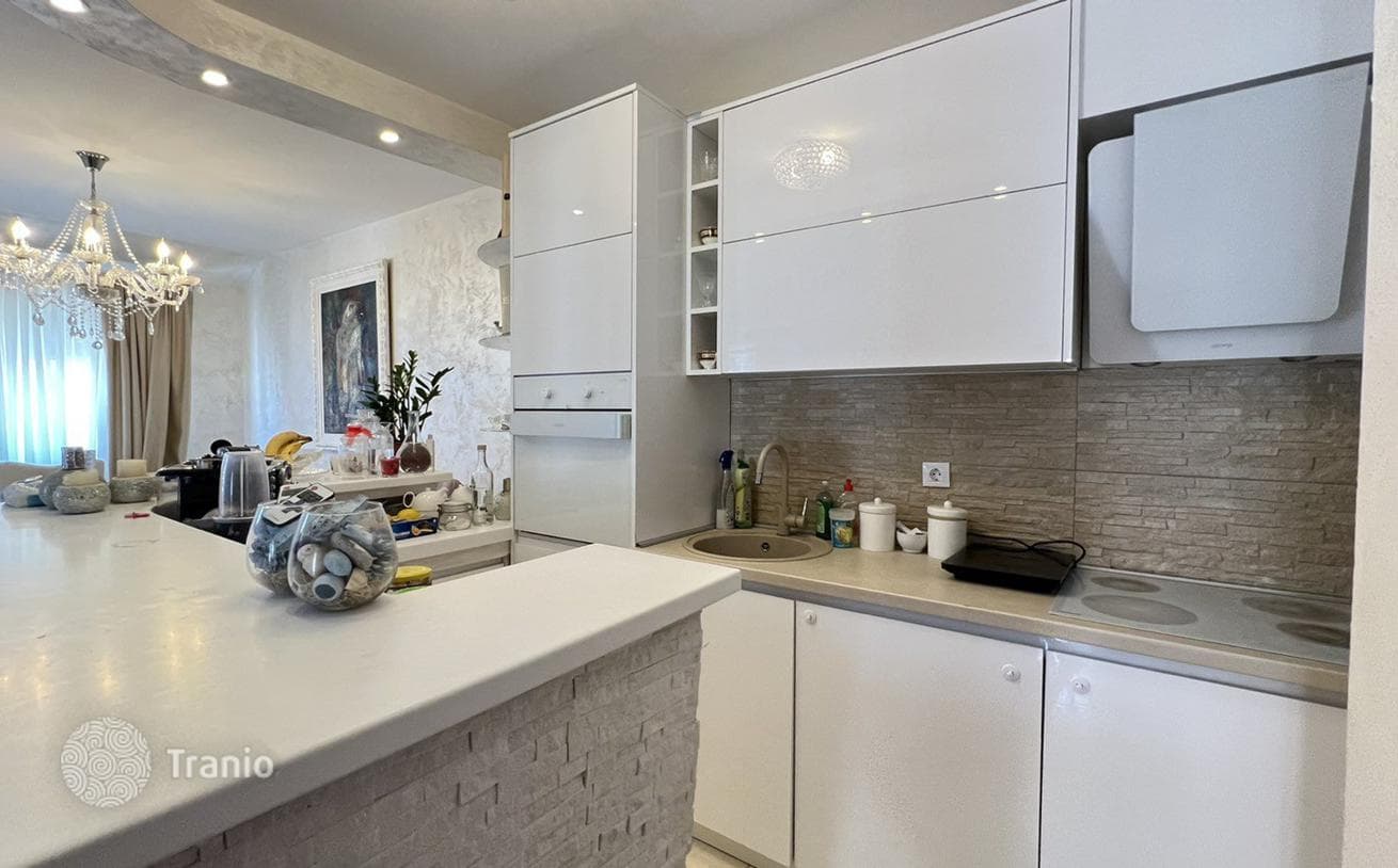 2-Bedroom Furnished Apartment with Garage and Terraces in Budva, photo 5