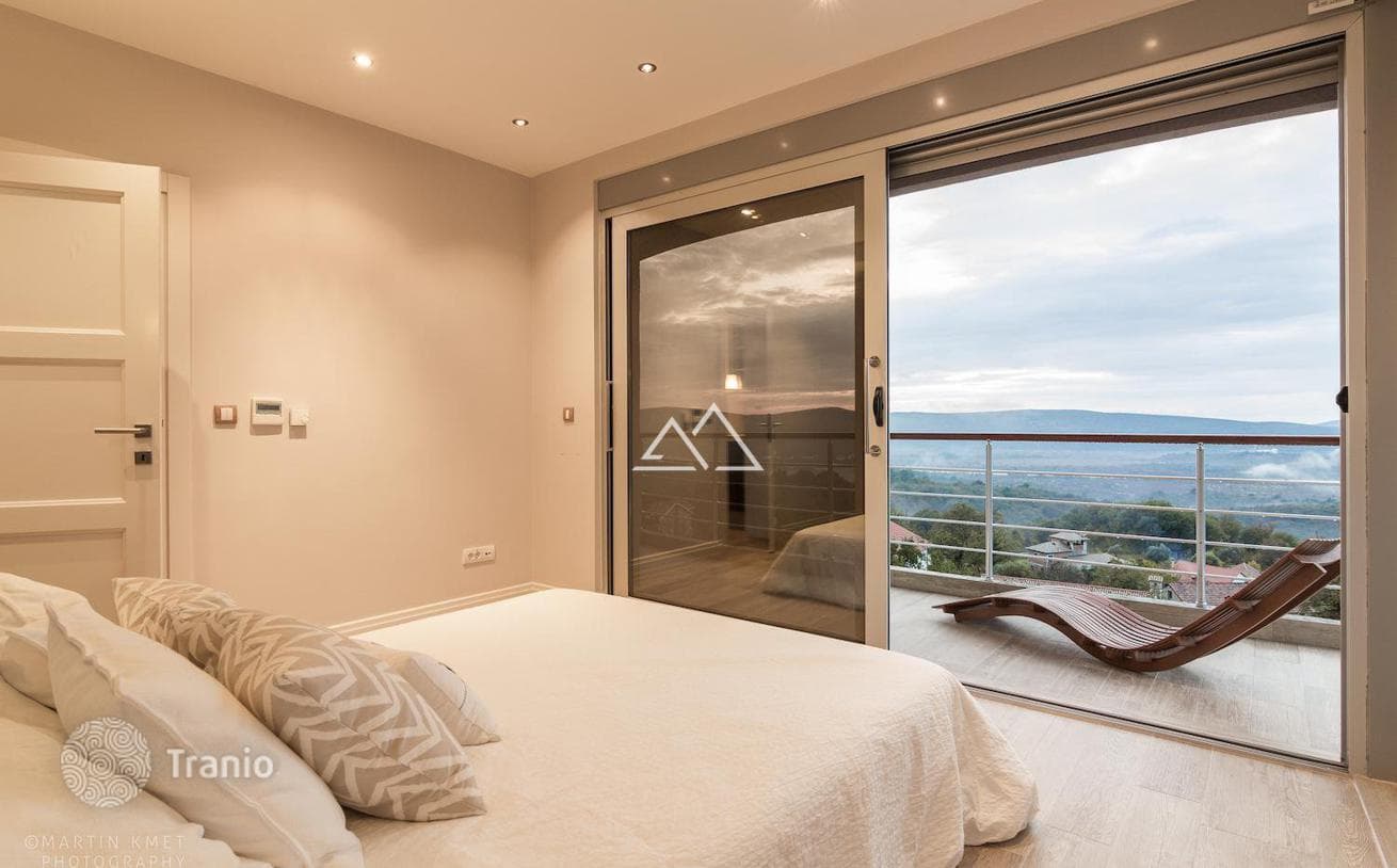 2-Bedroom Apartment with Sea View in Tivat, photo 3