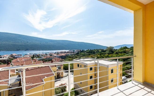 2-Bedroom Apartment with Sea View in Herceg Novi, photo 2