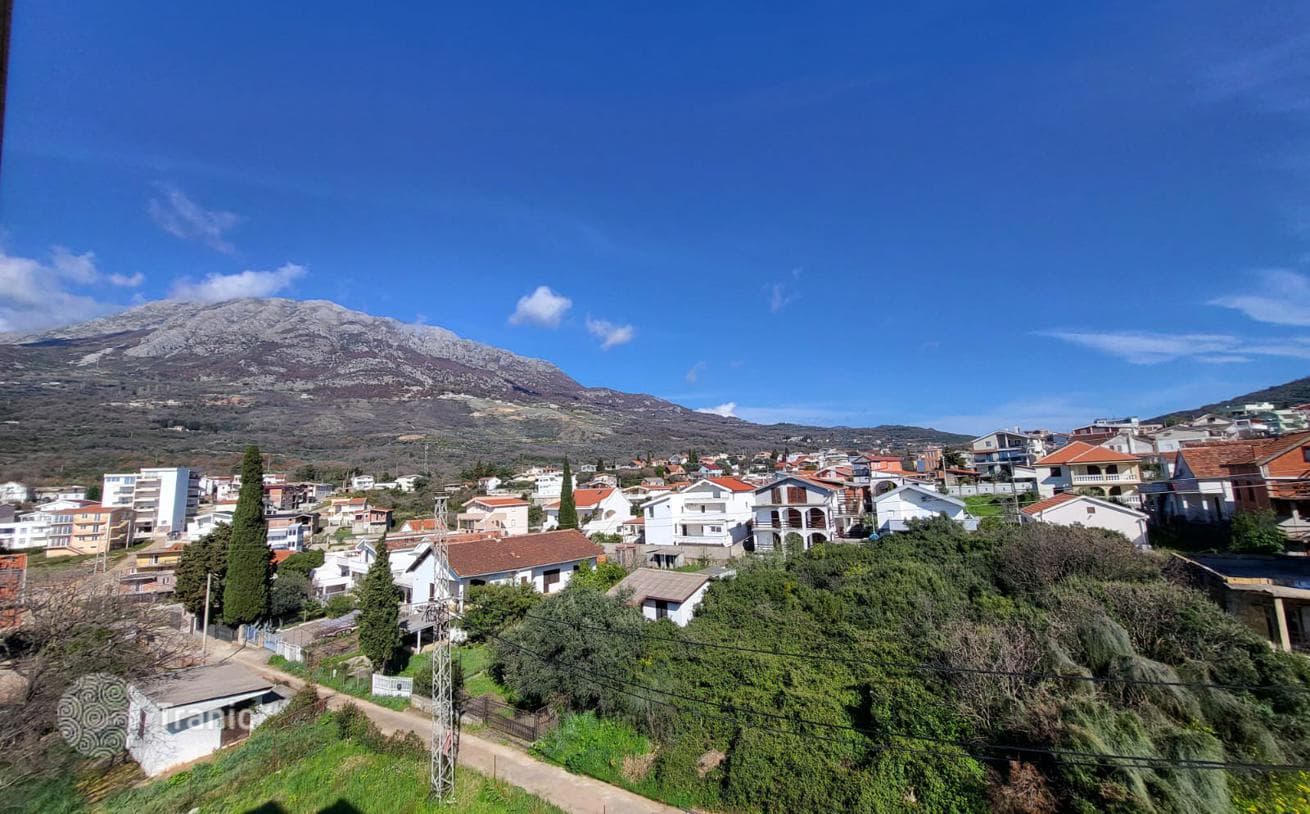 1-Bedroom Apartment with Mountain View in Dobrota, photo 5