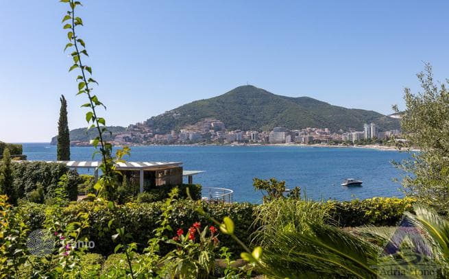 1-Bedroom Apartment with Sea View in Budva, photo 3