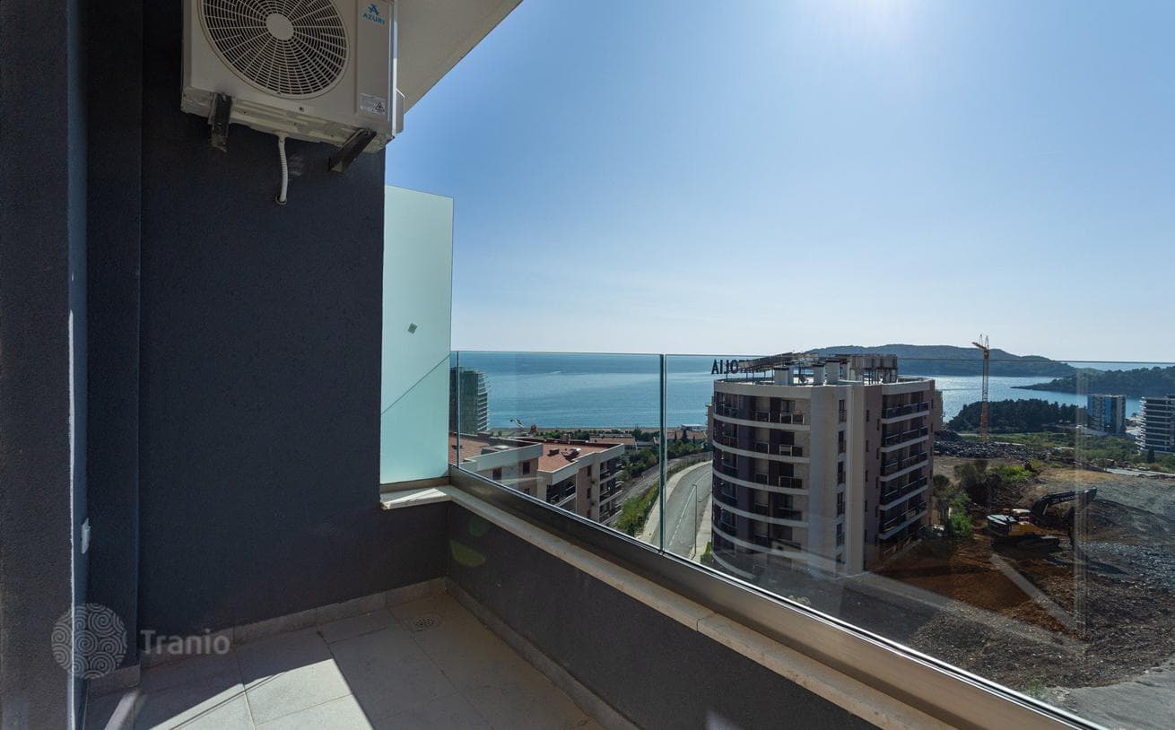 1-Bedroom Apartment with Sea View in Becici, photo 4