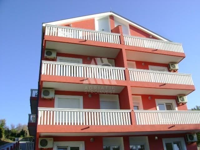 Квартира в Херцег-Нови, Черногория, 73 м², фото 2