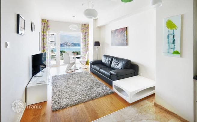 Luxury Apartment with Sea View 30 m from the Sea in Budva