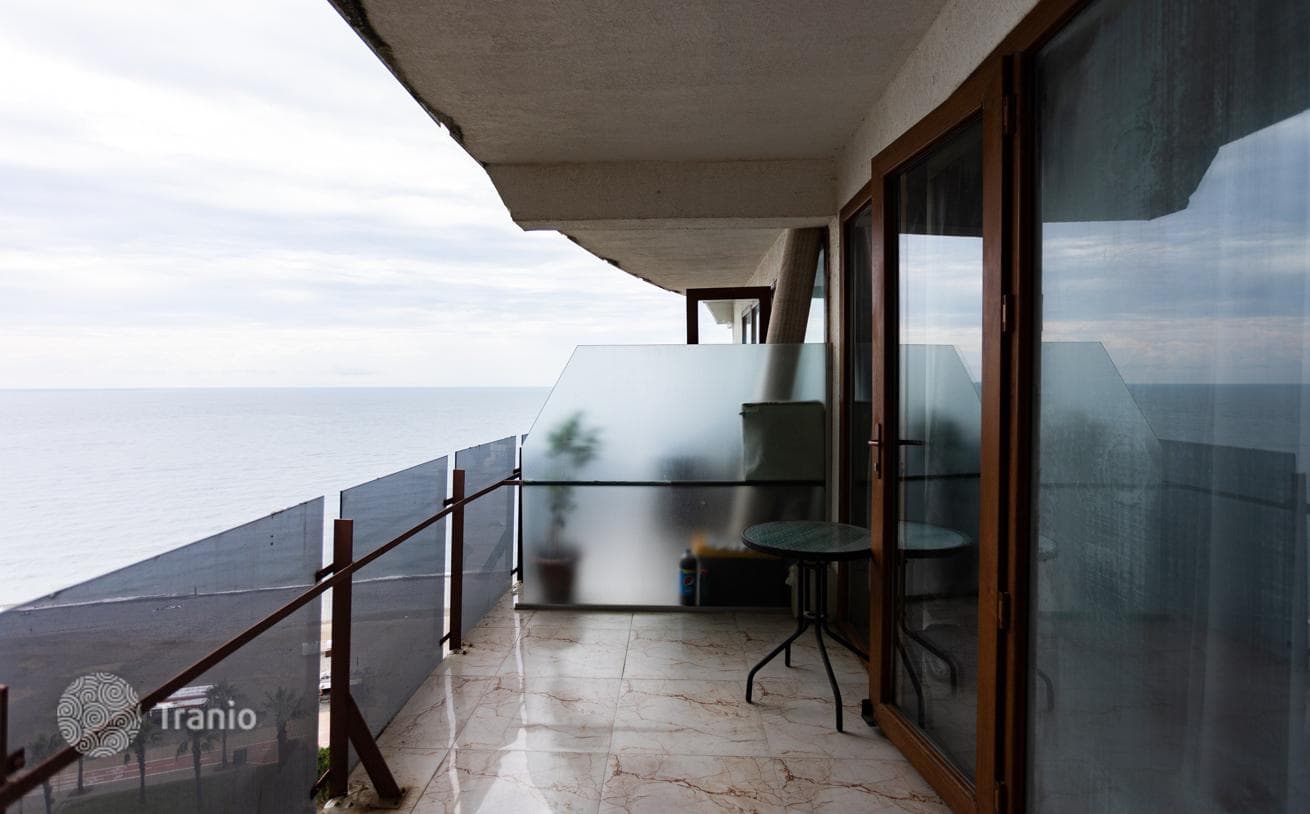 1-Bedroom Apartment with Sea View on the Beachfront in Batumi, photo 4