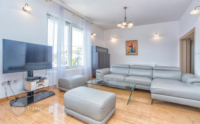 4-Bedroom Villa with Private Pool and Parking in Kotor Bay, Kumbor