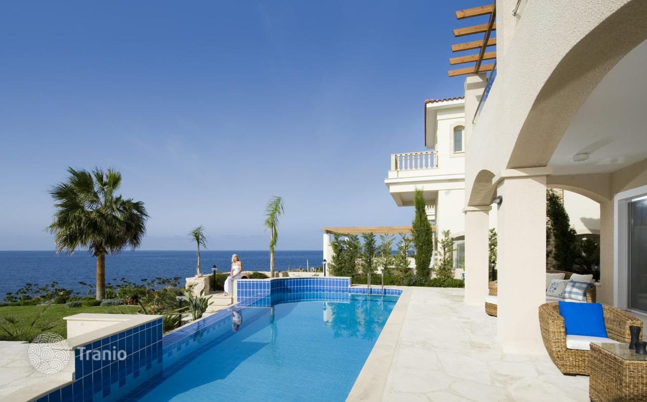 4-Bedroom Villa with Sea View in Coral Bay, Paphos