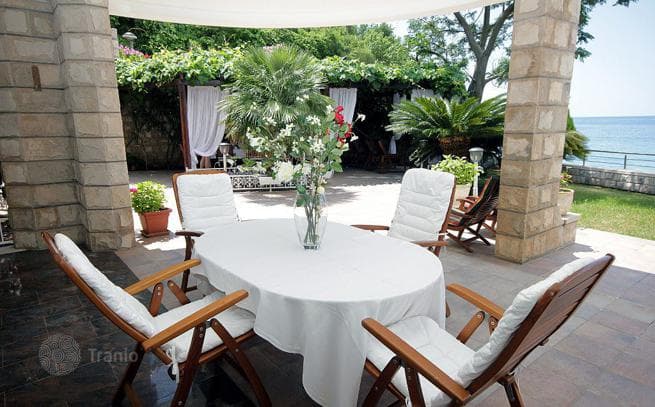Furnished Beachfront Villa with Terrace in Sveti Stefan, Montenegro, photo 2