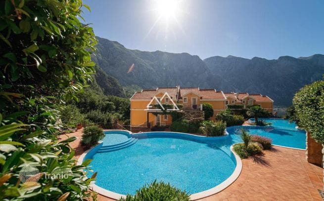 2-Bedroom Apartment with Patio and Bay View in Orahovac, Kotor, photo 4