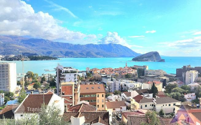 2-Bedroom Apartment with Sea View in Budva, photo 3