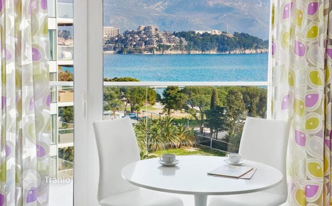 Luxury Apartment with Sea View 30 m from the Sea in Budva, photo 3