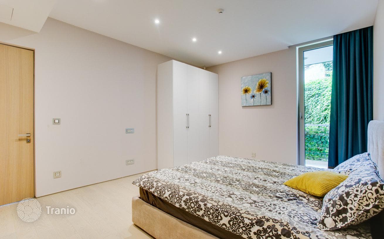 2-Bedroom Beachfront Apartment with Sea and City Views in Budva, photo 4