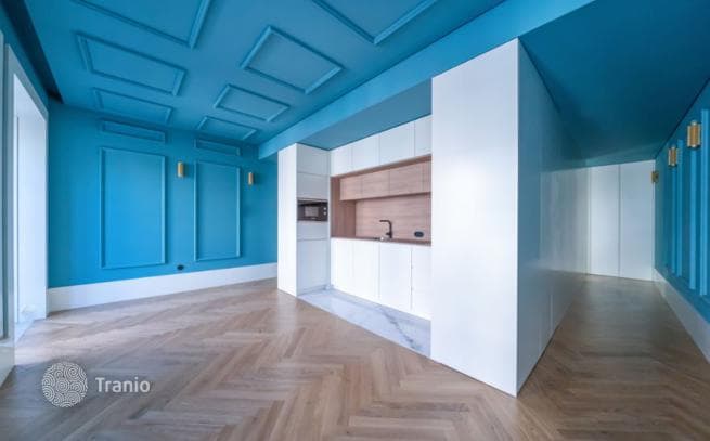 2-Bedroom Apartment with River and Square Views in Porto