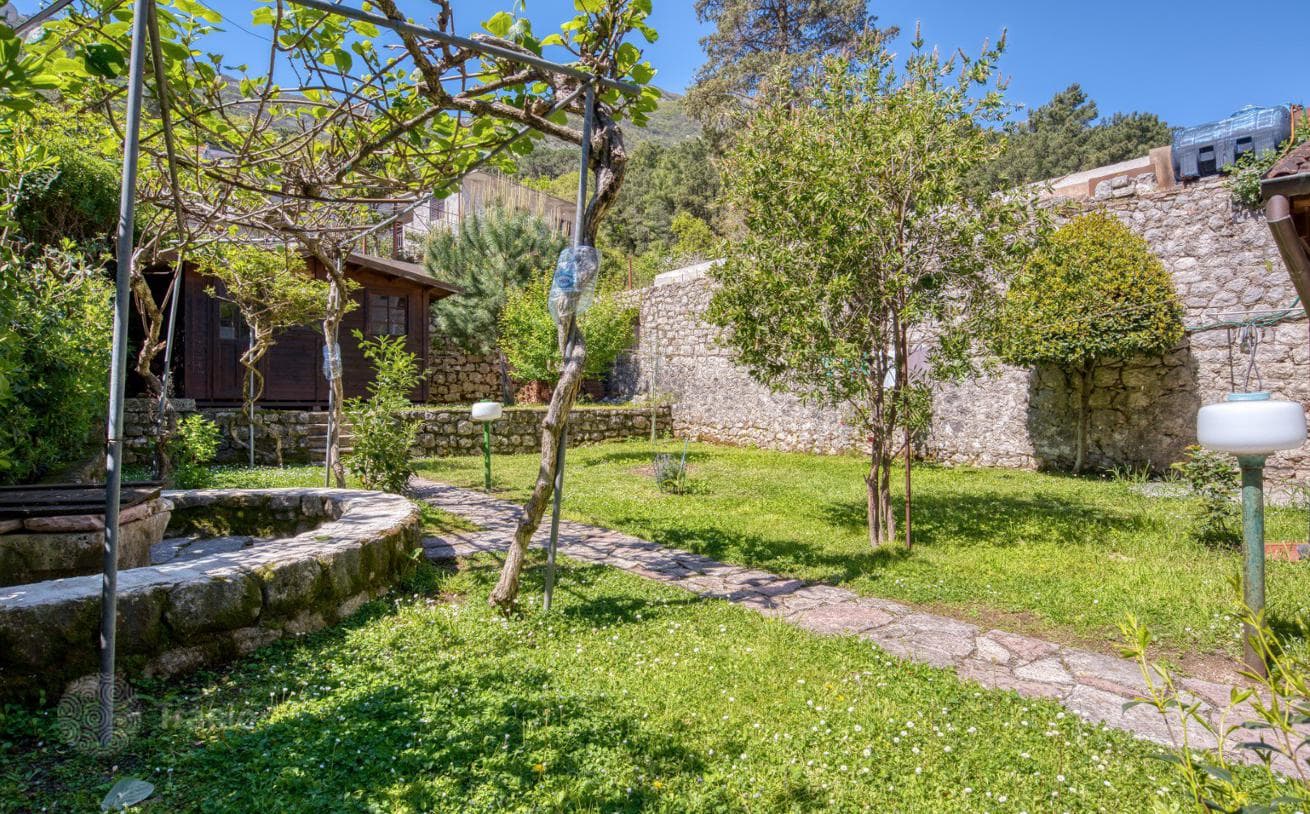 4-Bedroom Stone House Beachfront in Perchane, Kotor, photo 3