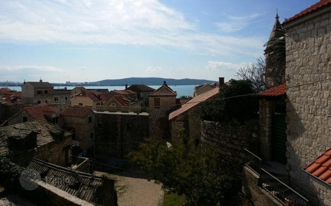 Stone House with Terrace, Garden and Commercial Space in Kastela