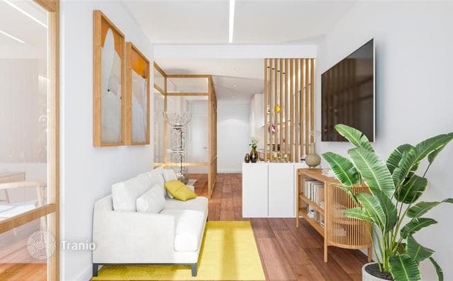 Comfortable Apartment with Balcony in Porto