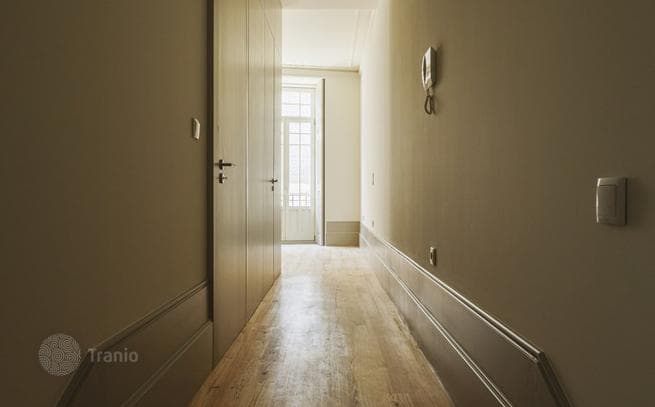 Renovated 1-Bedroom Apartment in Porto, Portugal, photo 3