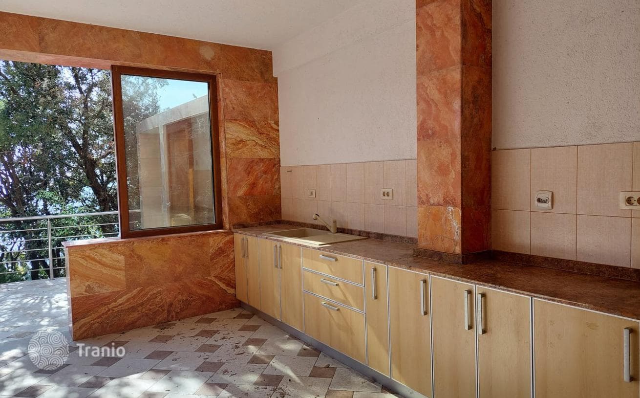 4-Bedroom House with Roof Terrace and Panoramic Sea Views in Utjeha, Bar