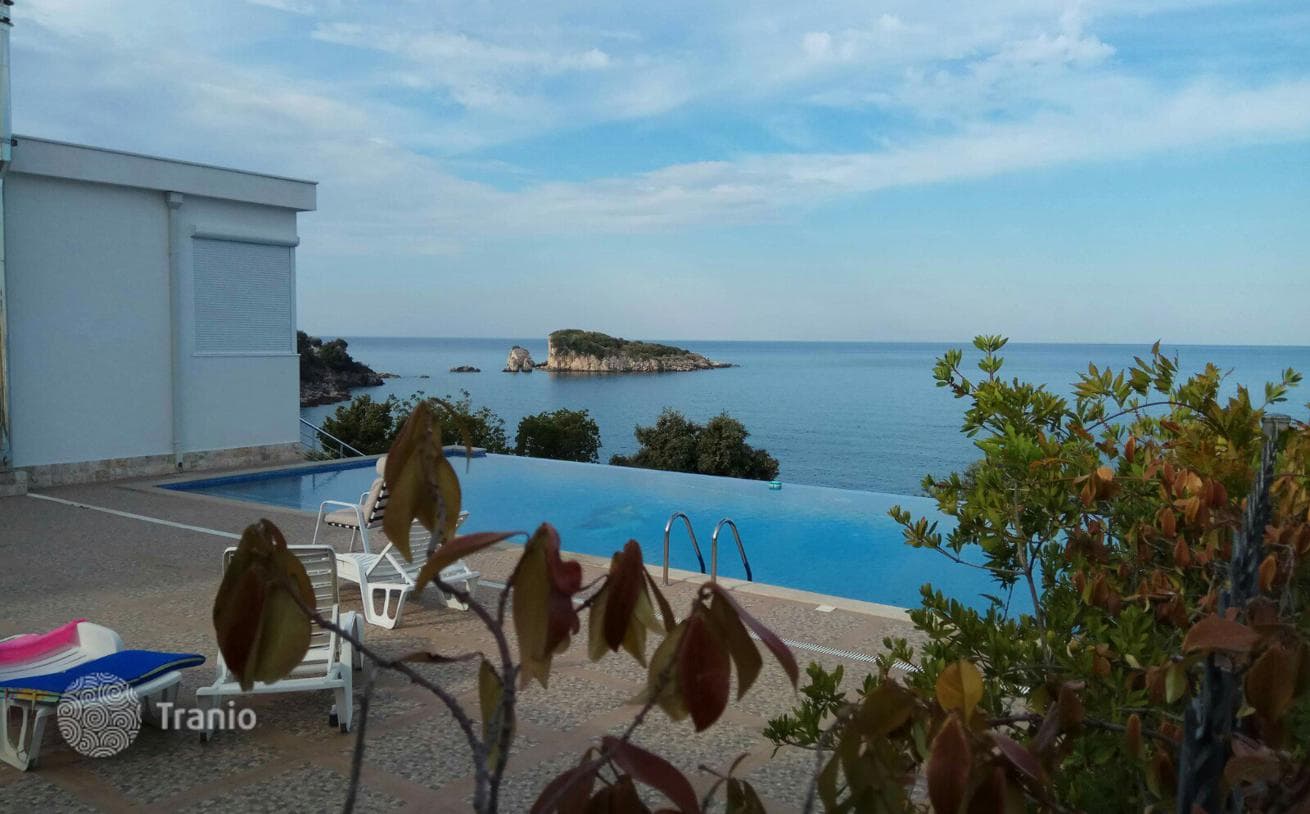 2-Bedroom Beachfront Duplex Apartment in Uteh, Bar, photo 2