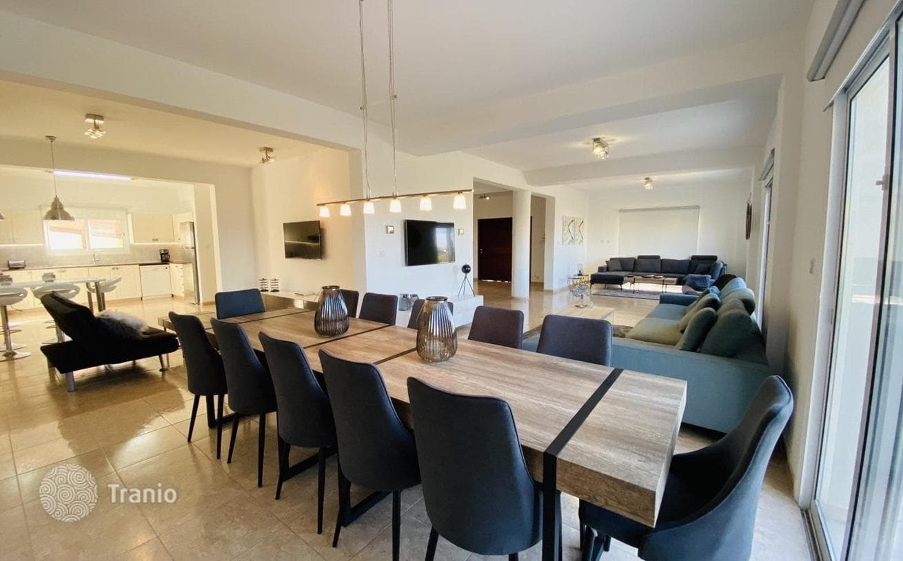 4-Bedroom Villa in Chlorakas, Paphos, Cyprus