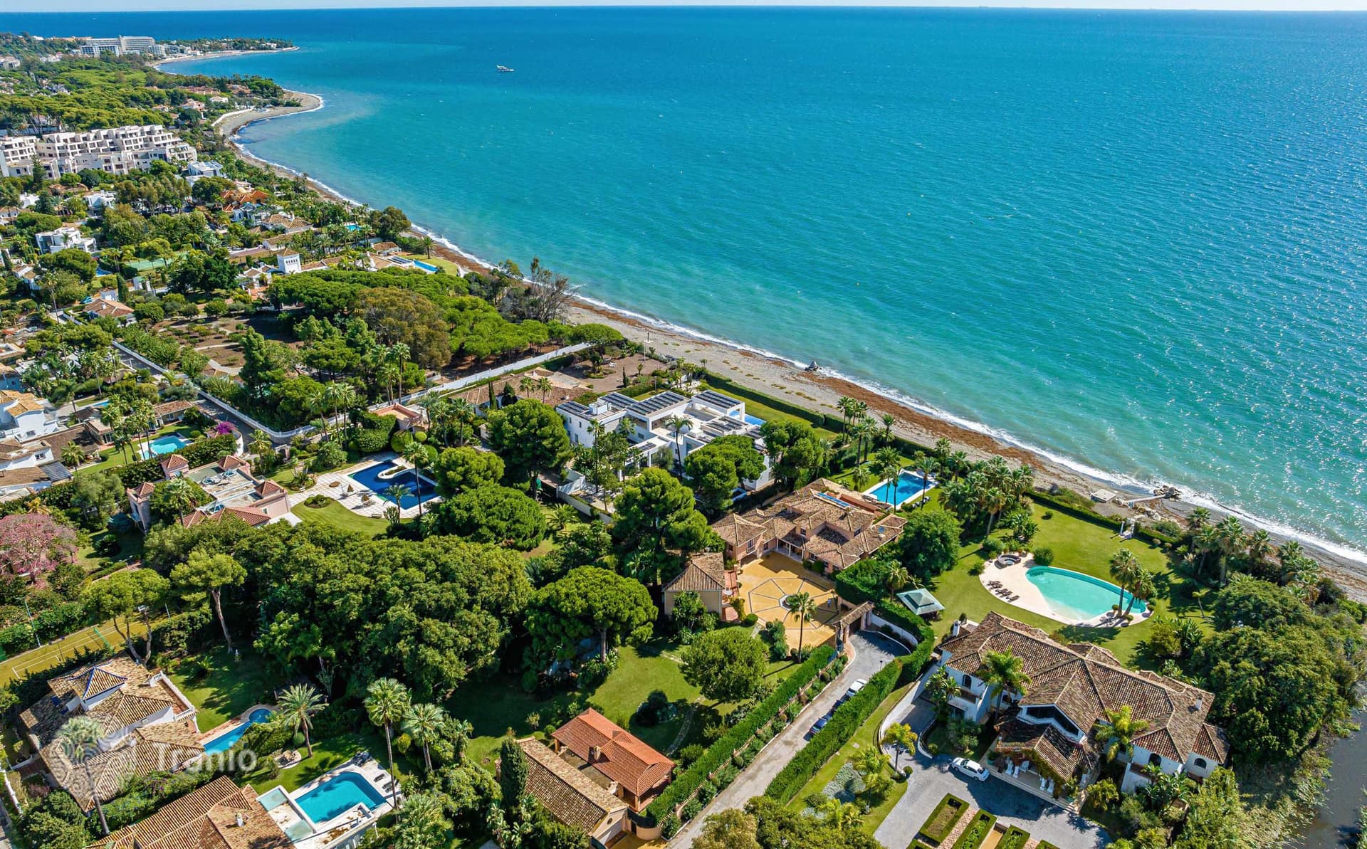 6-Bedroom House with Guest House and Pool in Estepona, photo 3