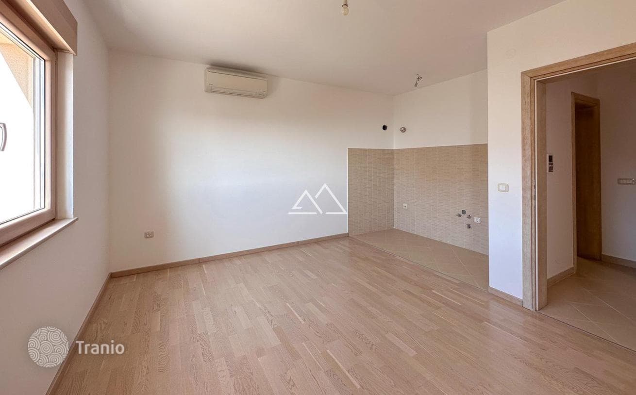 1-Bedroom Apartment with Sea View in Becici, photo 4
