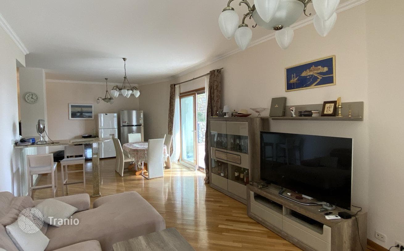 Beachfront 4-Bedroom Apartment in Rafailovici, Budva, photo 2