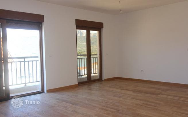 Apartment with Shared Pool 100 m from the Sea in Tivat, photo 3