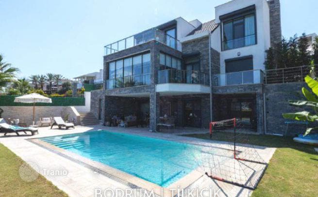 4-Bedroom Villa with Private Pool and Gym in Yalikavak, 150 m from the Sea