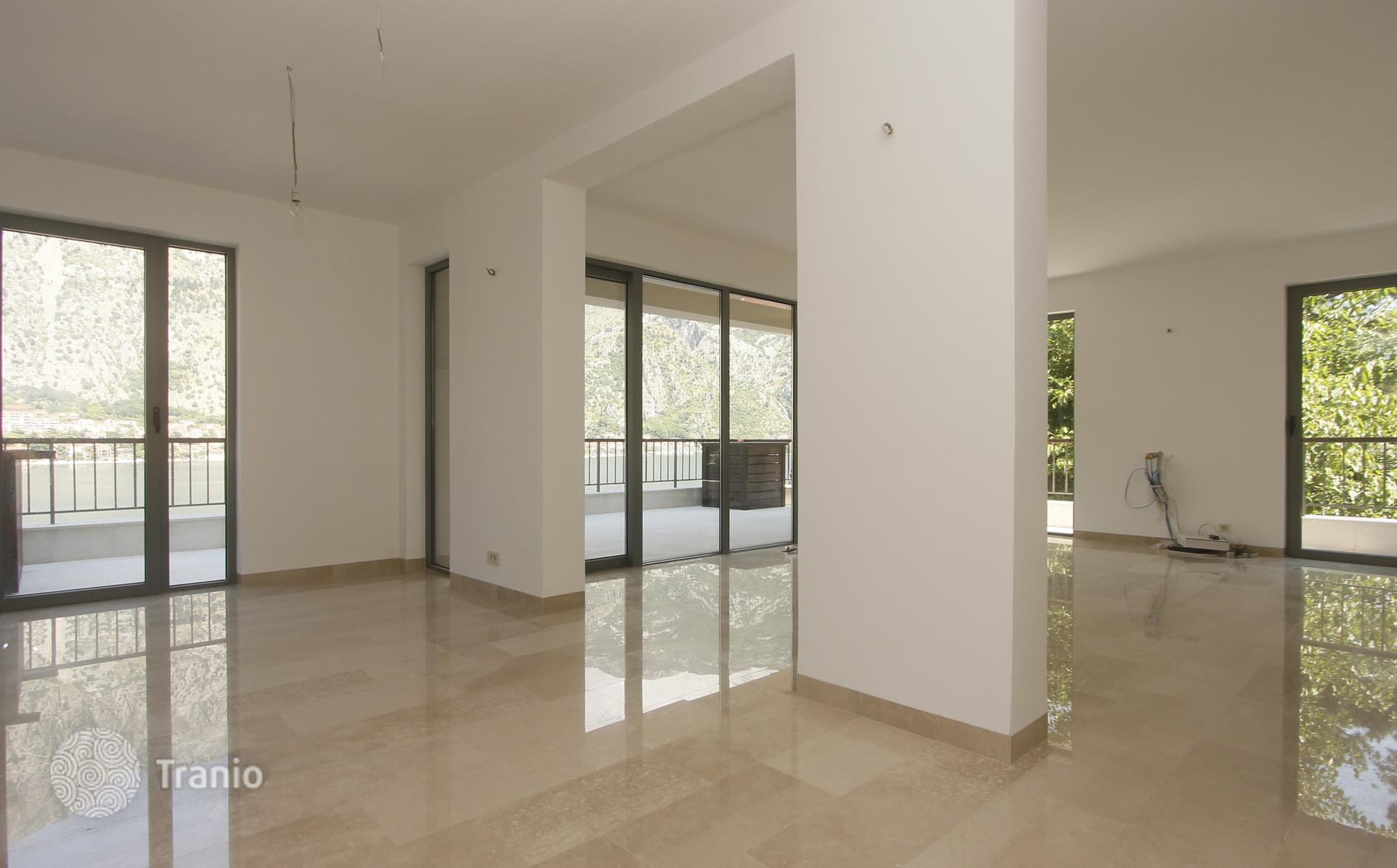 Modern House with Garage and Sea Views 35 m from the Beach in Muo, Kotor, photo 4