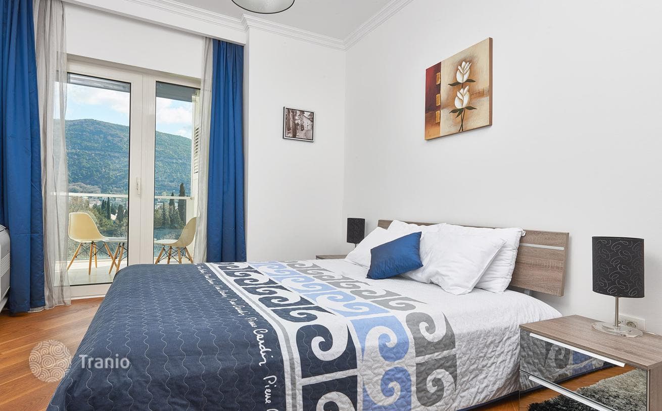 Beachfront Apartment with Sea View in Budva, photo 5