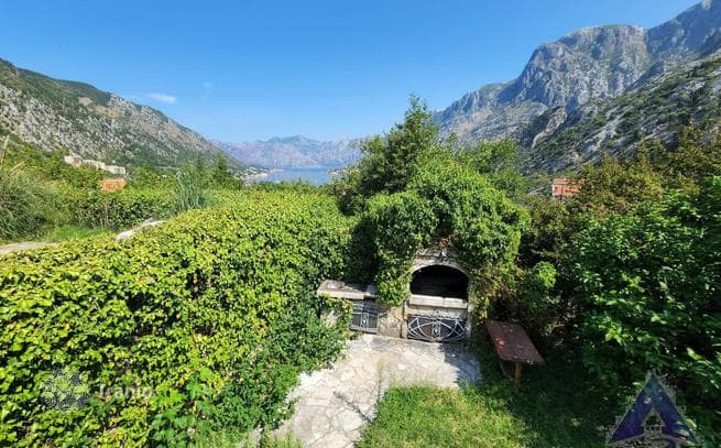 4-Bedroom Villa with Private Pool in Kotor, photo 5