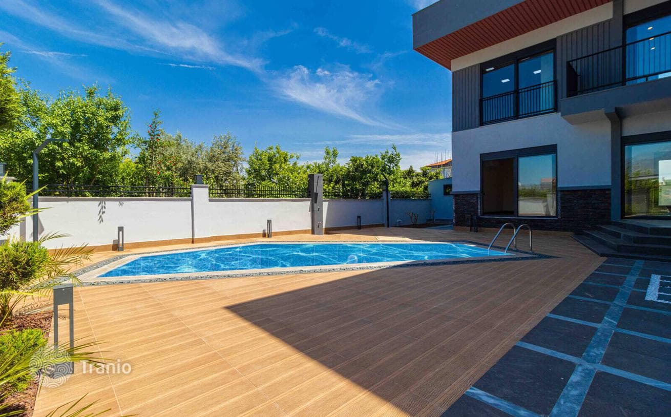 4-Bedroom House with Private Pool in Dosemealti, Antalya