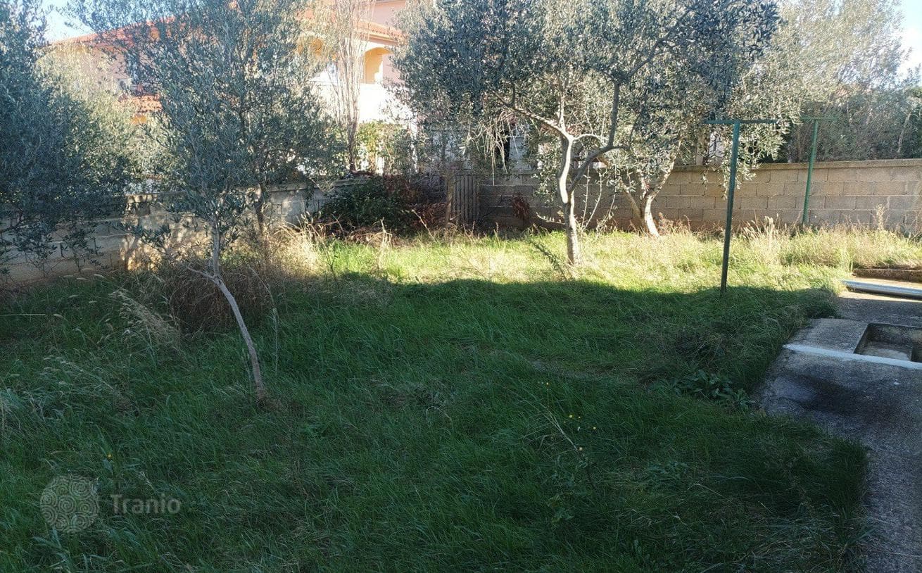 Studio Apartment with Shared Garden and BBQ Area in Stinjan