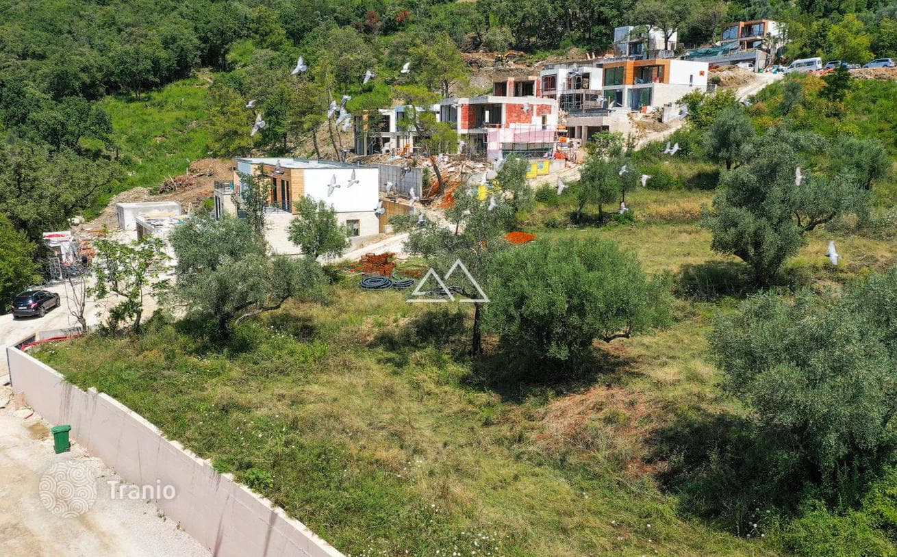3-Bedroom Townhouse with Garage in Tivat