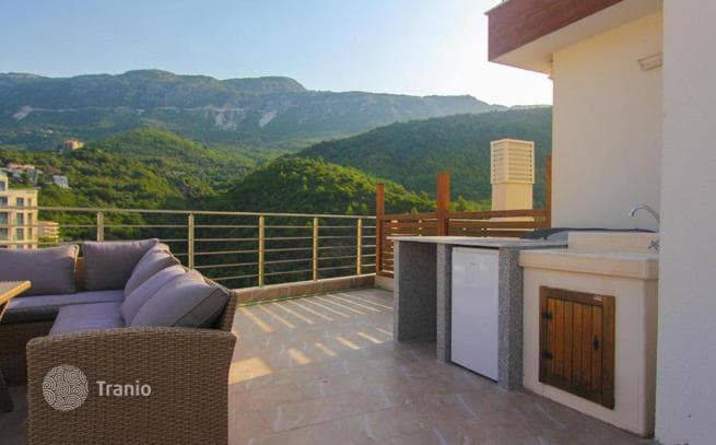 2-Bedroom Penthouse with Roof Terrace and Sea View in Becici, Budva, photo 4