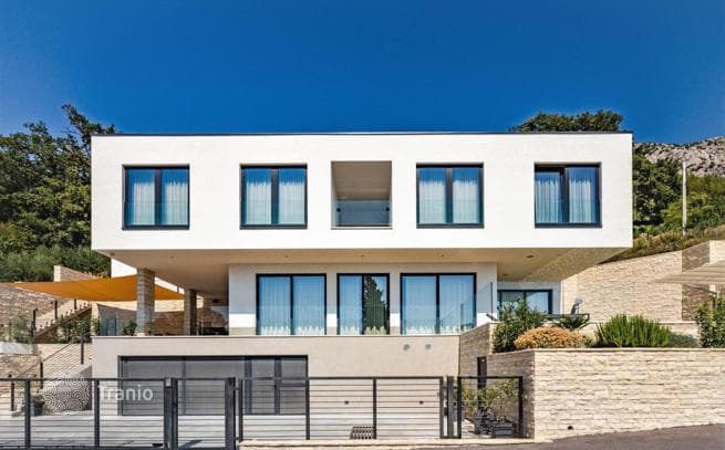 3-Bedroom Villa in Omis, Dalmatia