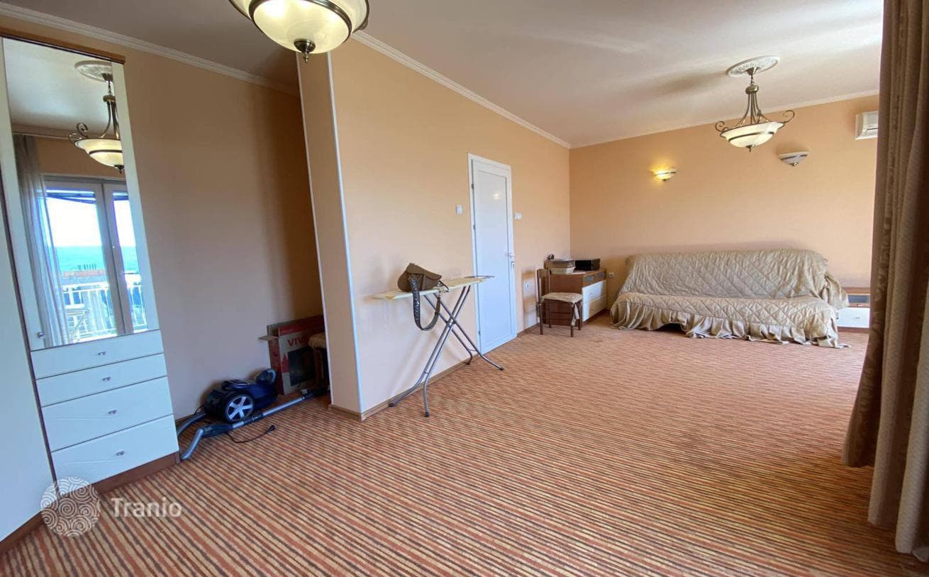 3-Bedroom Furnished House with Parking 700 m from the Sea in Tivat, photo 3