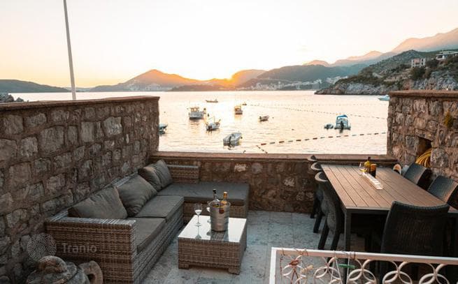 3-Bedroom Beachfront Villa in Przno, Budva, photo 2