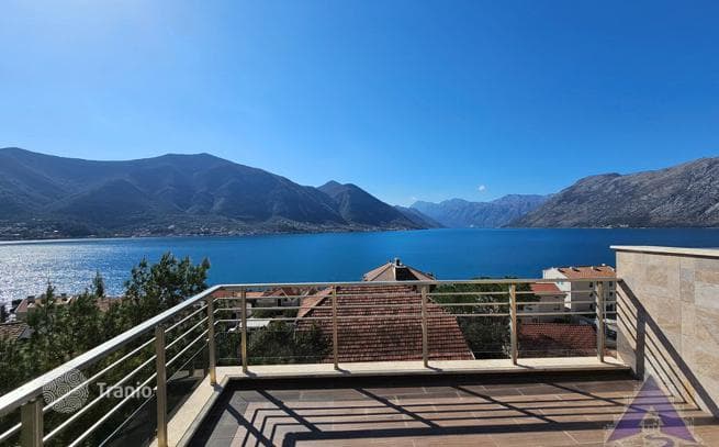 1-Bedroom Apartment with Sea View in Dobrota, Kotor, photo 2