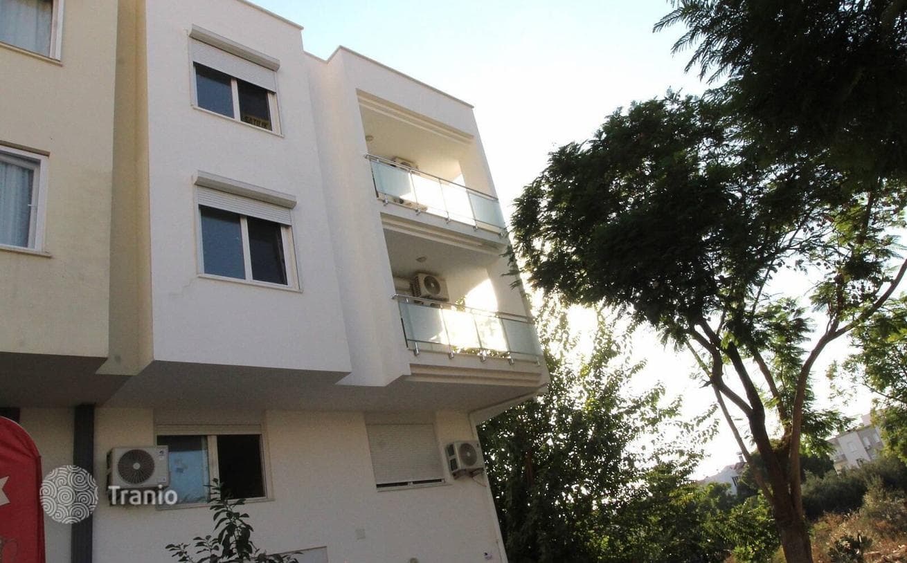 Commercial Building with Shop and 4 Apartments in Belek