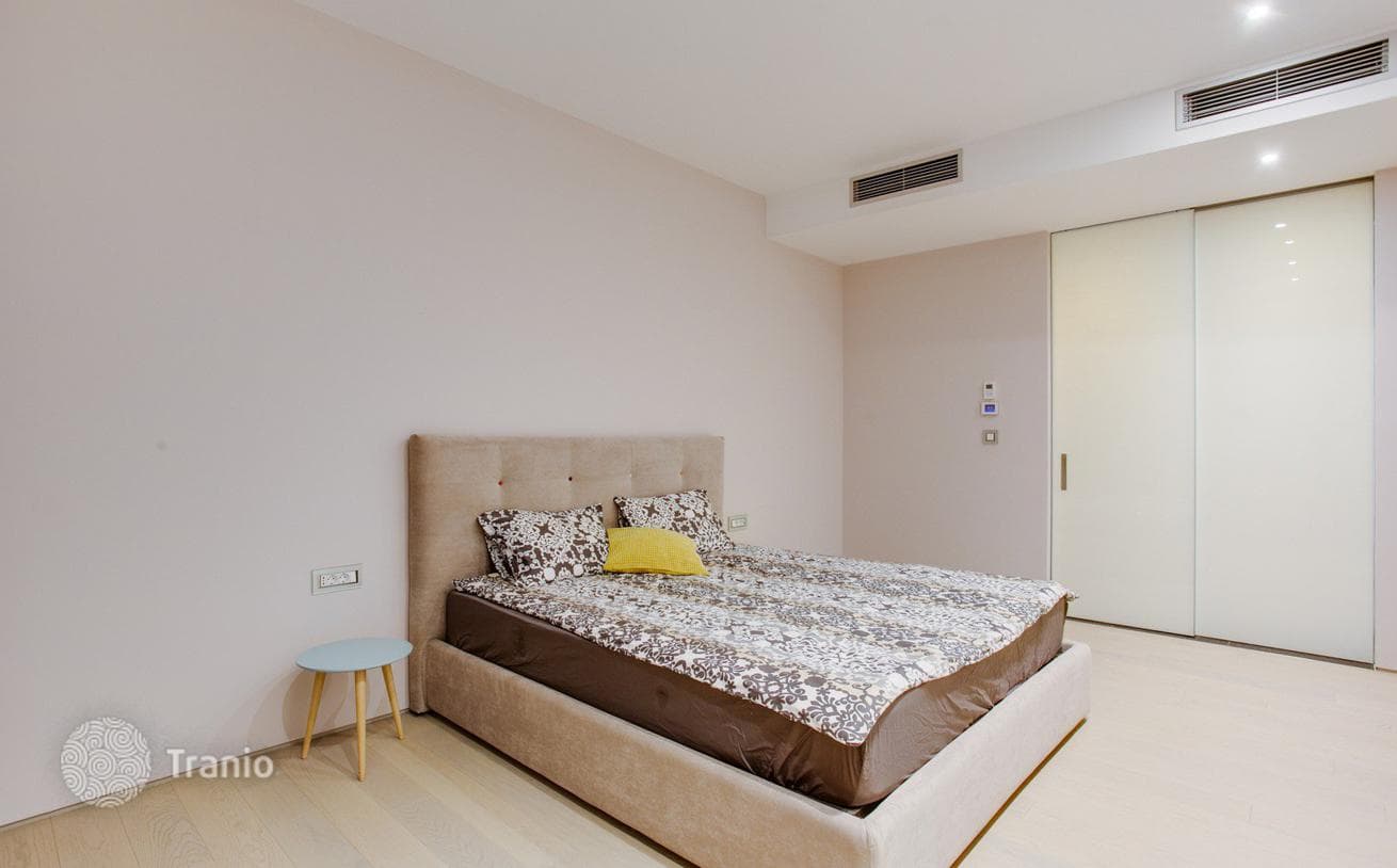 2-Bedroom Beachfront Apartment with Sea and City Views in Budva, photo 5
