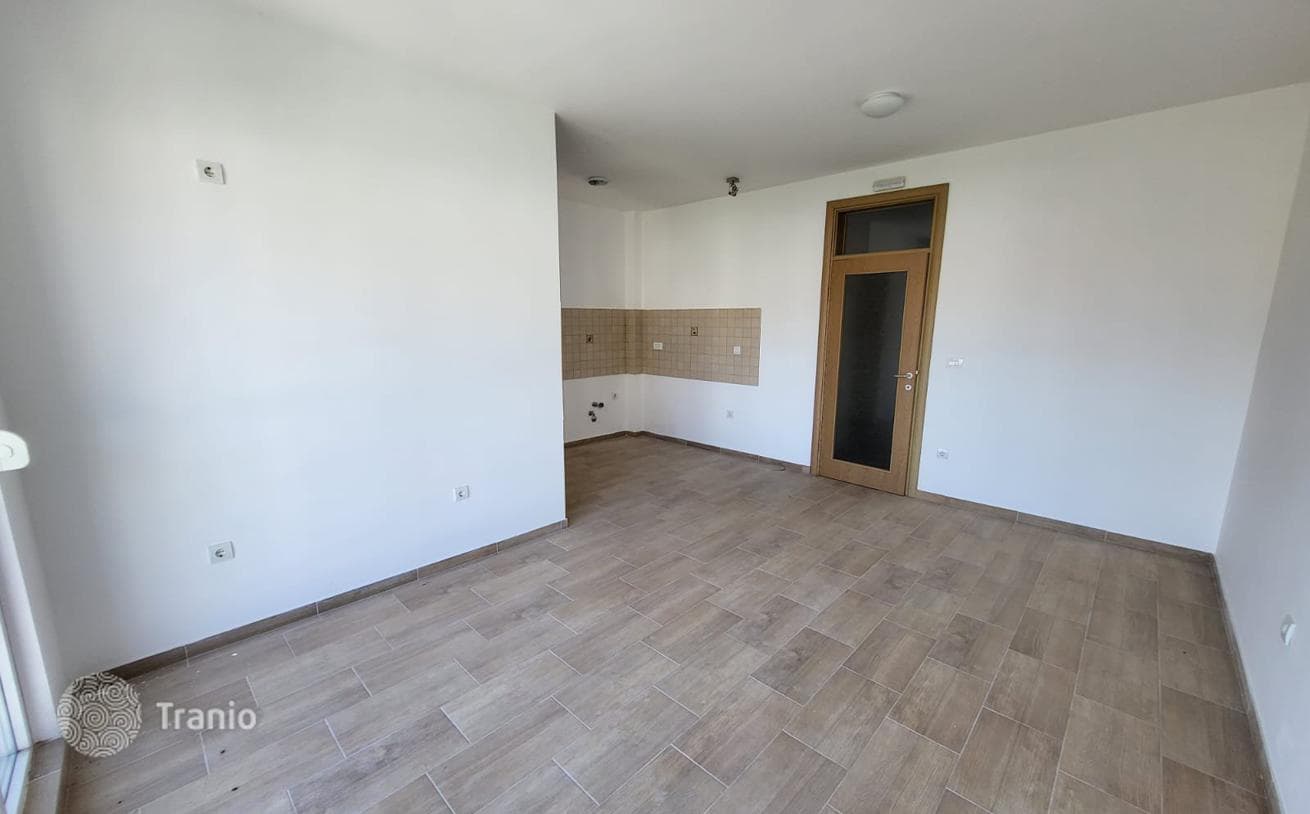 1-Bedroom Apartment with Mountain View in Dobrota, photo 2