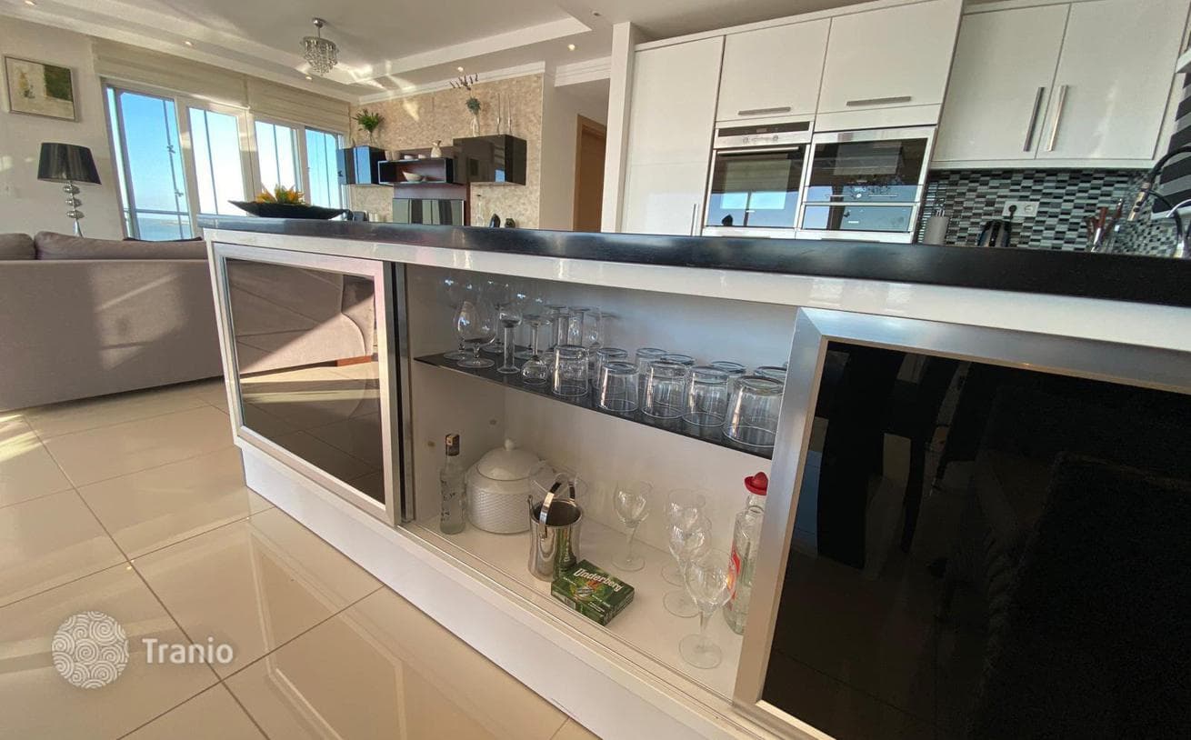 4-Bedroom Apartment with Sea View in Alanya, photo 3