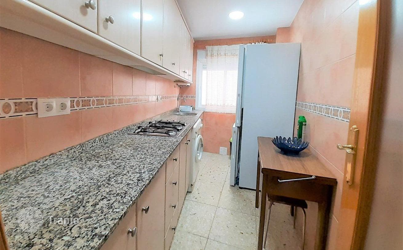 Меблированная квартира в 300 метрах от западного пляжа Бенидорма, Испания