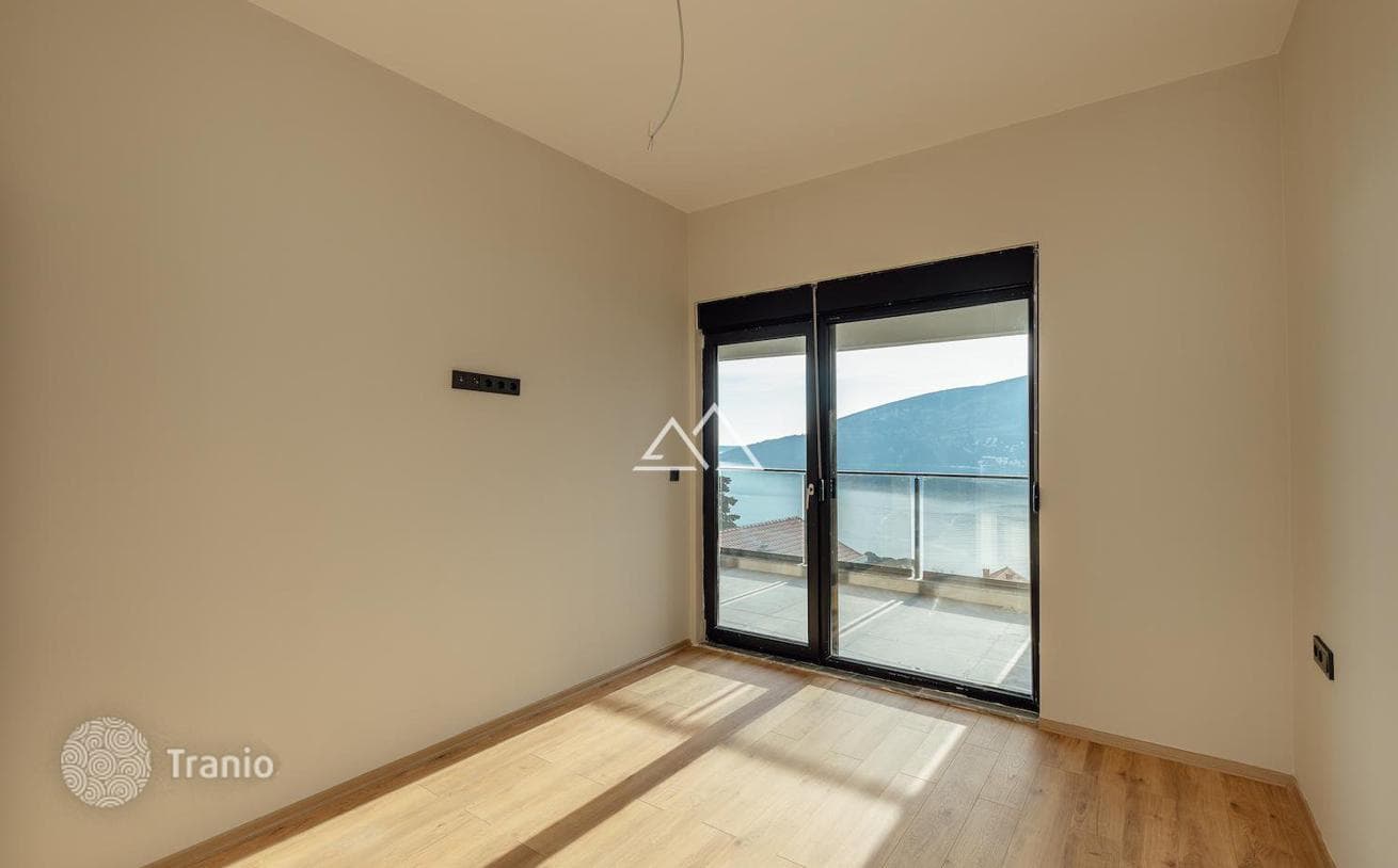 1-Bedroom Apartment with Sea View in Herceg Novi, photo 5
