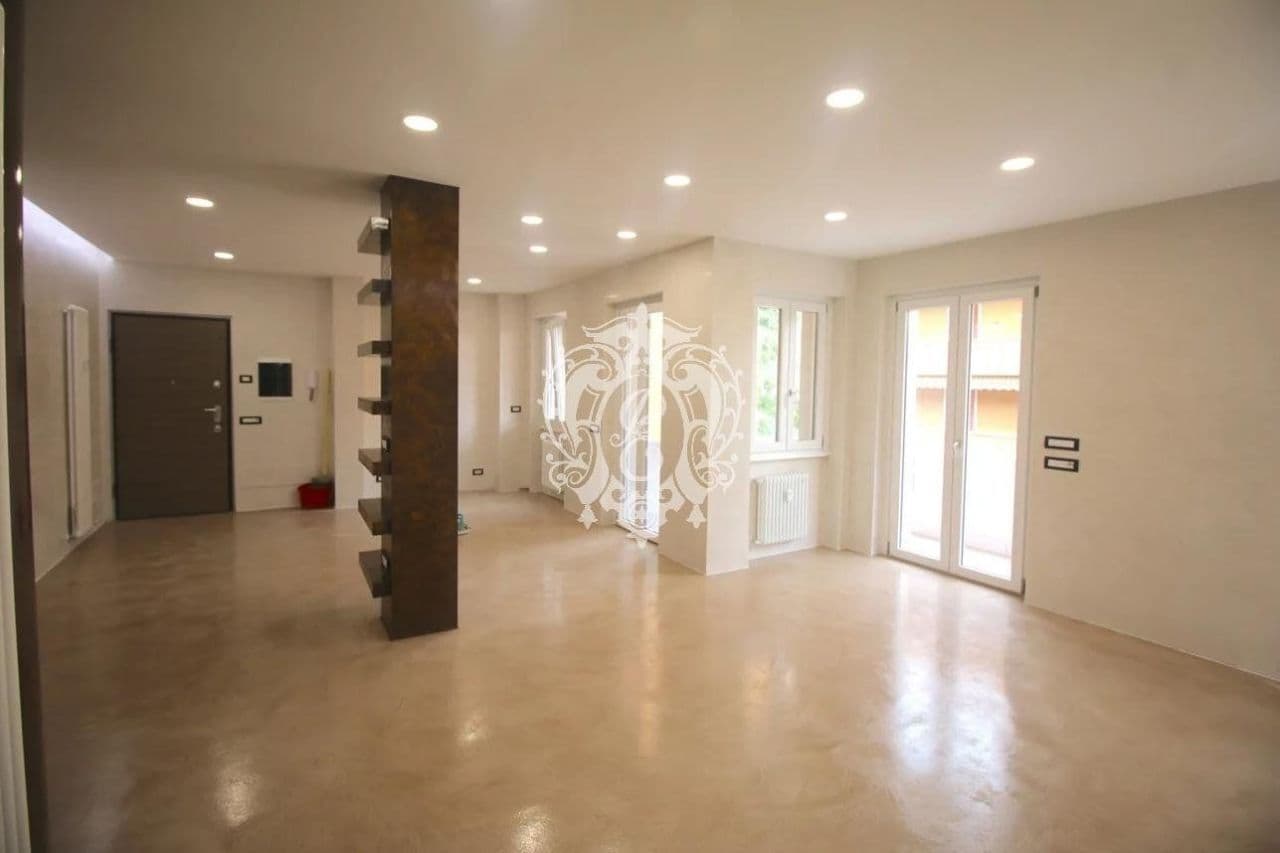 Квартира в Комо, Италия, 105 м²