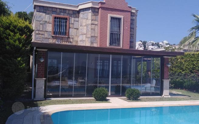 4-Bedroom House with 1,000 m² Plot in Bodrum